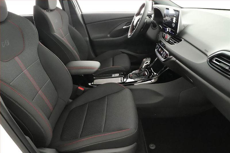 Hyundai i30 (2025) 1.5 T-GDI MHEV 48V, N- Line - fotka 6 z 12