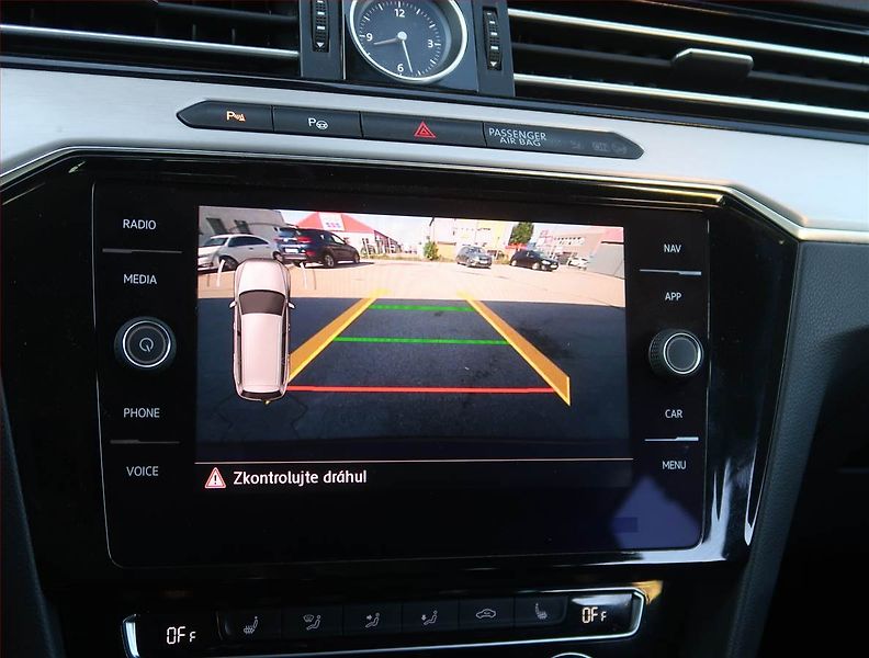 Volkswagen Passat (2019) 2.0 TDI, Kůže, Navi, Tempomat - fotka 19 z 19
