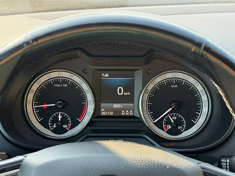 Škoda Octavia combi Style Plus 2,0 TDI 110 k - fotka 17 z 25