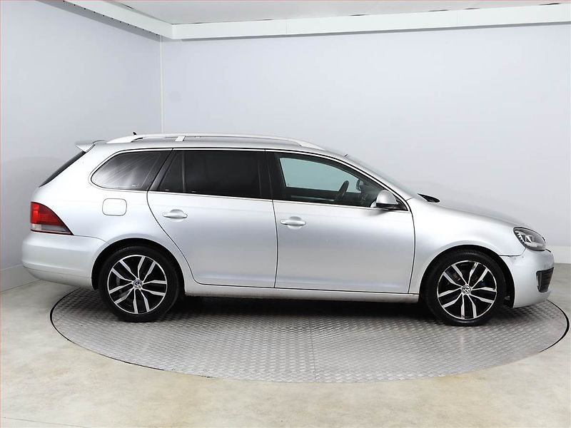 Volkswagen Golf (2011) 1.6 TDI, Serv.kniha, nová STK - fotka 6 z 14