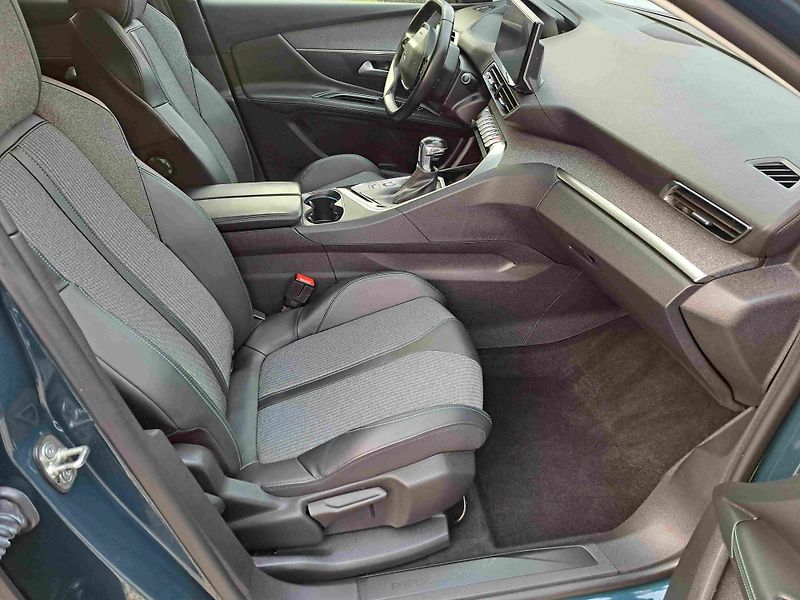 Peugeot 3008 (2021) 1,2 PT ALLURE 18ALU kameraNAVI - fotka 9 z 27