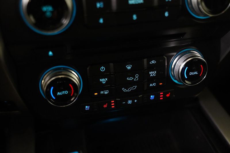 Ford F-150 - fotka 22 z 26
