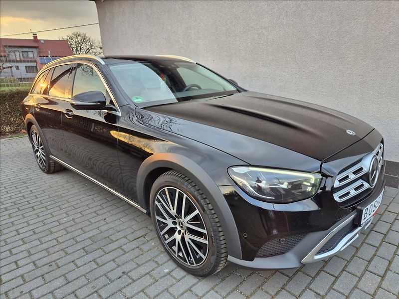Mercedes-Benz Třídy E 3,0 400d All-Terrain 4MATIC - fotka 9 z 35