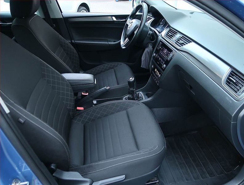 Škoda Rapid (2017) Spaceback 1.0 TSI, Serv.kniha - fotka 9 z 17
