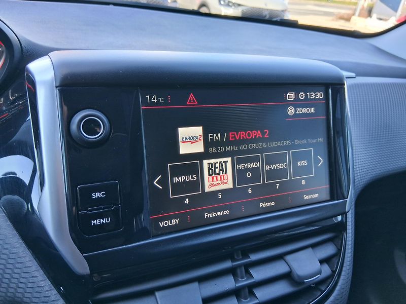 Peugeot 2008 GT LINE 1.2 PureTech 81 kW - fotka 15 z 30