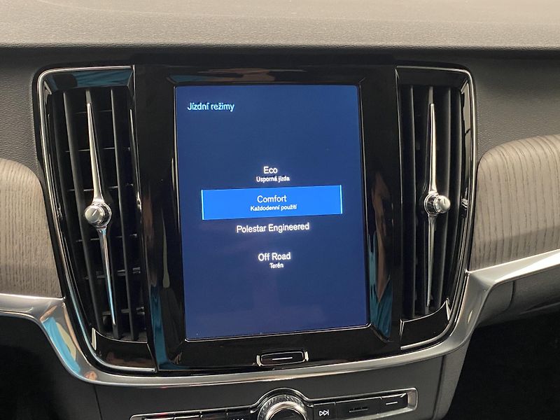 Volvo V90 CC B4 AWD MOMENTUM REZERVACE - fotka 50 z 53
