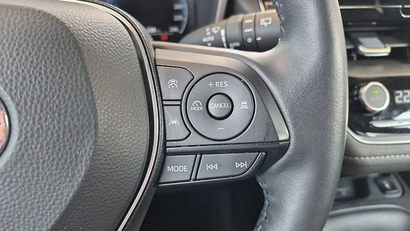 Toyota Corolla 1.8 HEV e-CVT Comfort Tech - fotka 15 z 23