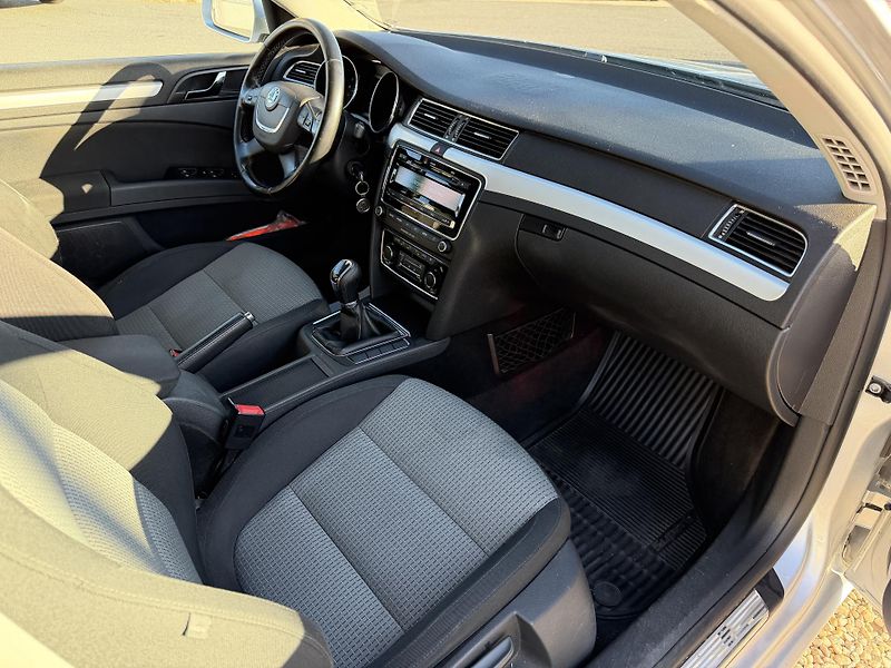 Škoda Superb II 2,0 TDi/103kW - Klima,ESP,. - fotka 41 z 71