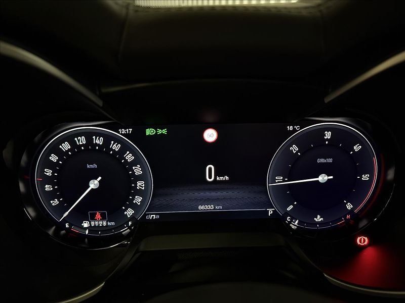 Alfa Romeo Stelvio VELOCE 154kW Q4 H&K LED R21 - fotka 17 z 41