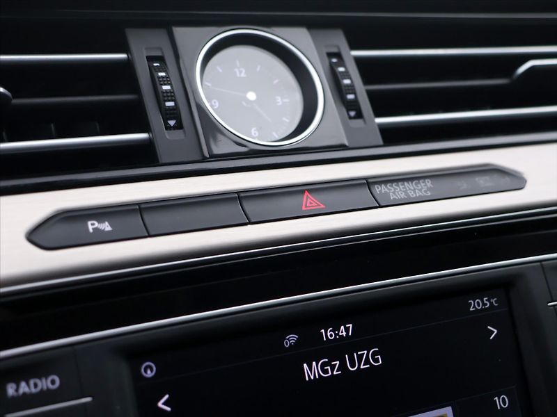 Volkswagen Passat 1,6 TDI Highline Tažné Panoram - fotka 22 z 37