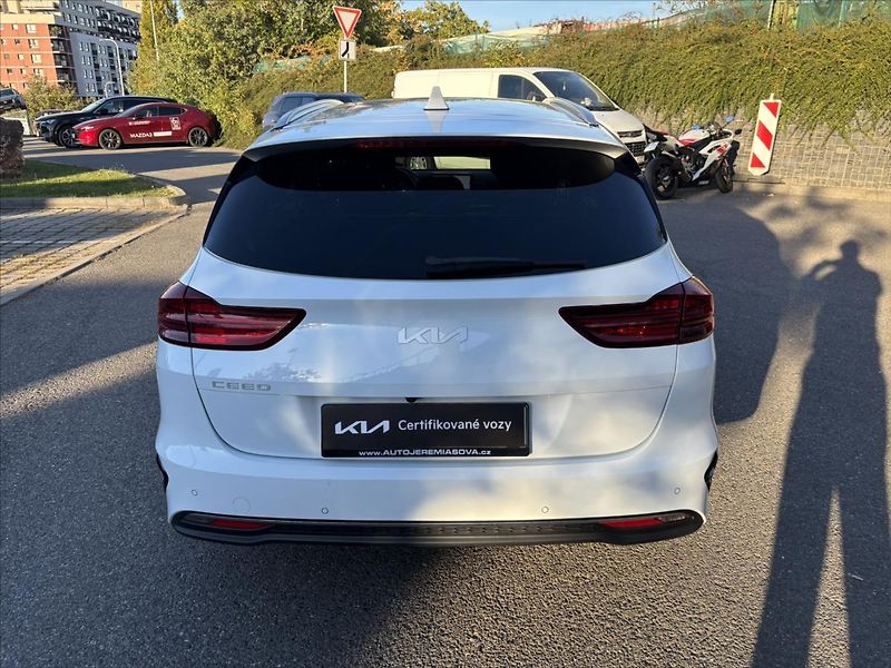 Kia Ceed 1,5 TGDi TOP ZÁRUKA NAVI KAMER - fotka 4 z 41