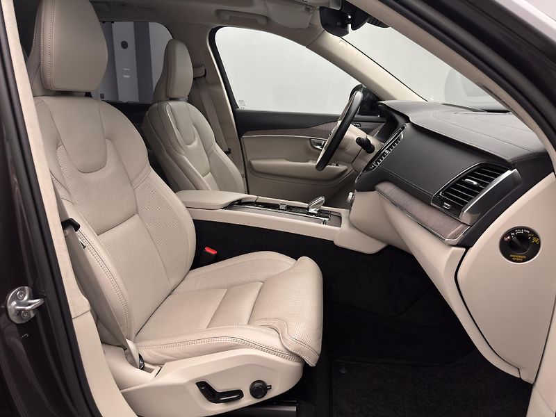 Volvo XC90 B5 AWD ULTIMATE AUT  - fotka 27 z 52