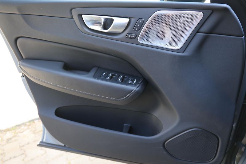 Volvo XC60 (2023) B5 AWD - fotka 20 z 23
