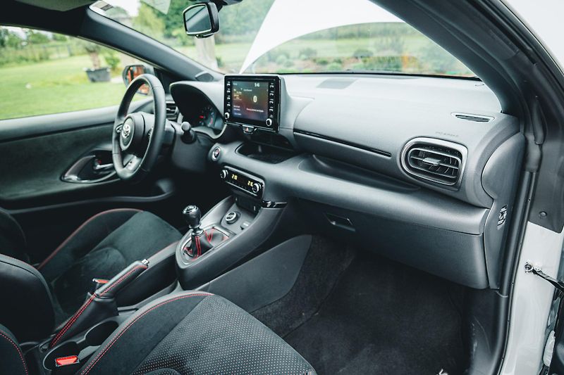 Toyota Yaris (2021) GR PERFORMANCE 4x4 1 MAJITEL  - fotka 12 z 59