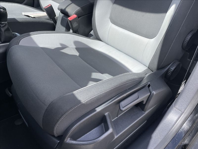 Volkswagen Golf Plus 1,6 TDi 77kw LIFE Klima Tempom - fotka 20 z 34
