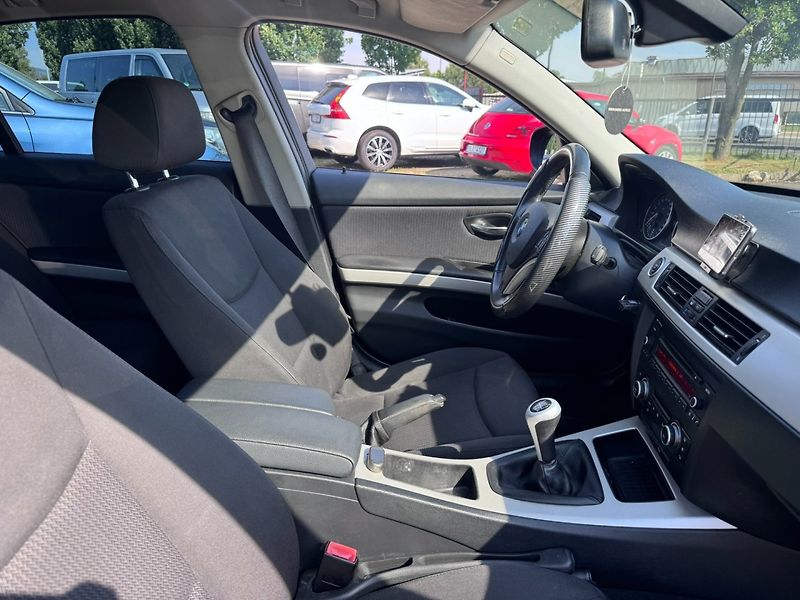BMW Řada 3 (2011) E90 2,0D 85 KW PĚKNÝ - fotka 38 z 45