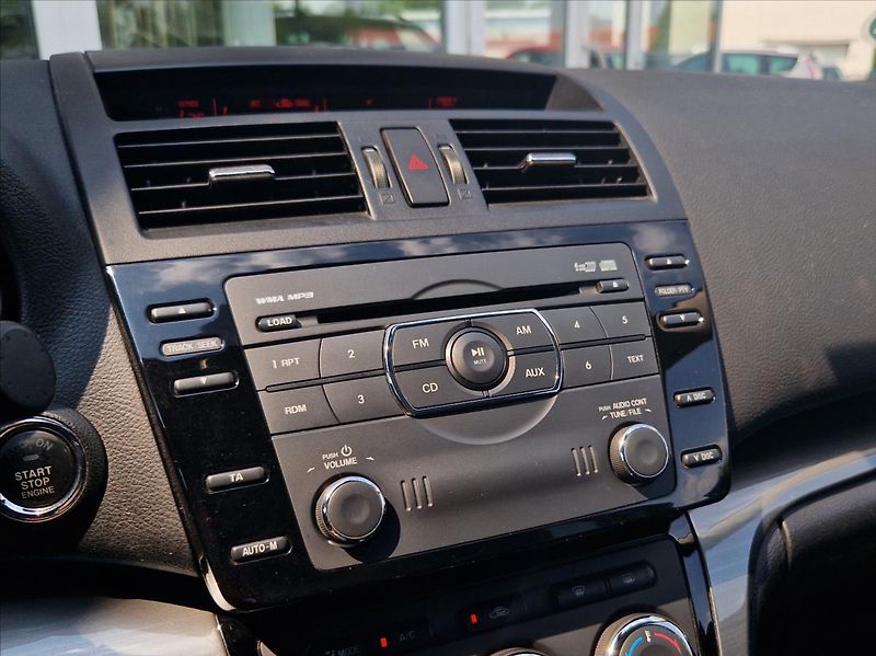 Mazda 6 2,0 i 114kW AUTOKLIMA VÝHŘEV - fotka 23 z 27