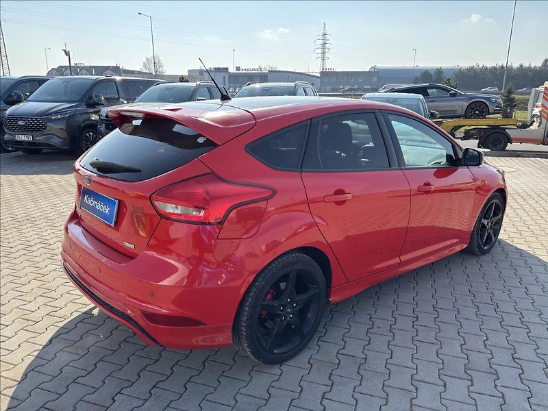 Ford Focus 1,5 Race Red 110 kW - fotka 5 z 32