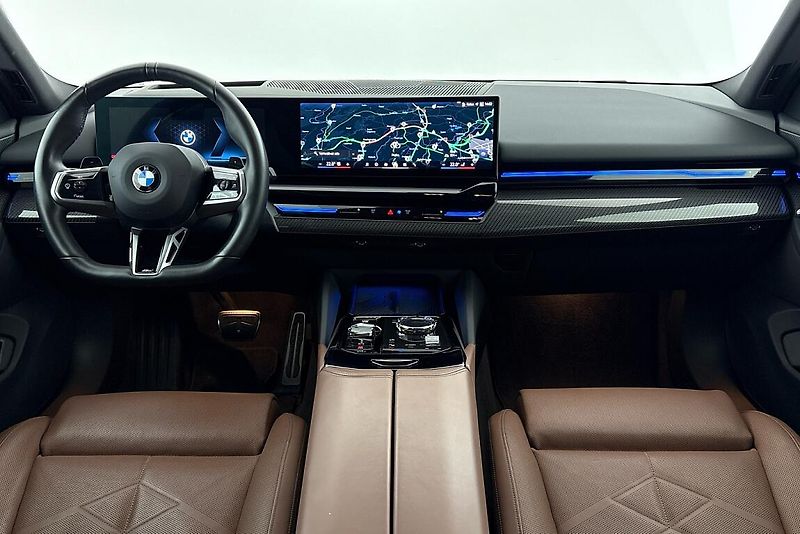 BMW Řada 5 540d xDrive Touring - fotka 15 z 25