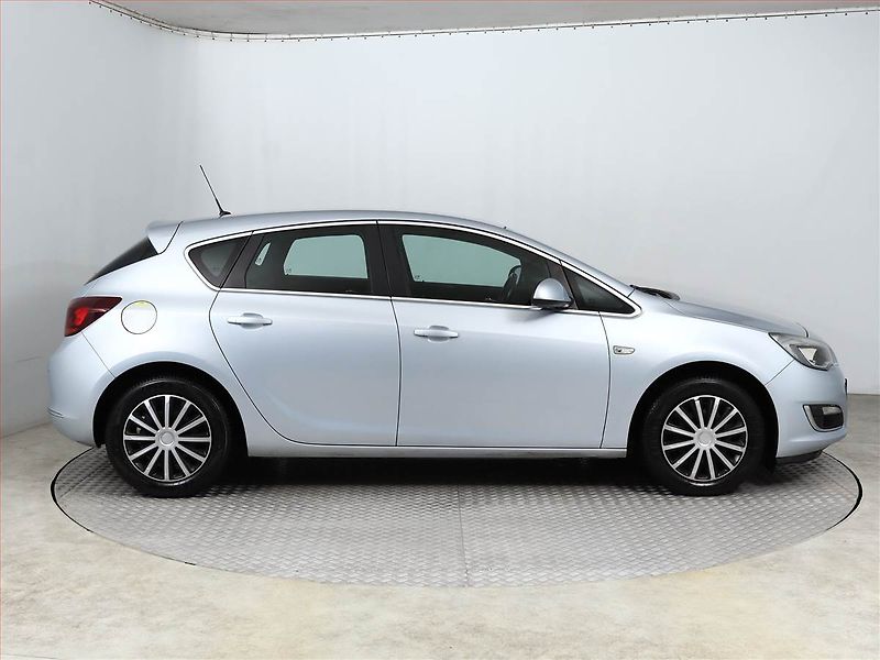 Opel Astra (2015) 1.4 T, LPG, po STK, rezervace - fotka 6 z 15