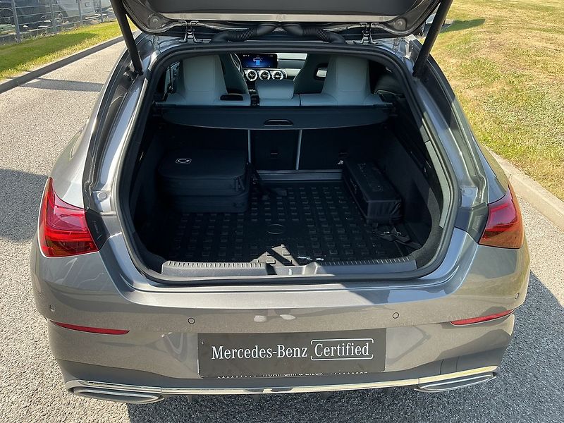Mercedes-Benz CLA 250 e Shooting Brake - fotka 23 z 24