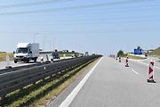 Nad hlavami řidičů se poprvé na D3 objevila v červeném kruhu číslice 150. Nyní se zde u Chotýčan instaluje nové dopravní značení pro zkušební provoz s nejvyšší dovolenou rychlostí 150 km/h. Začátek zkušebního provozu se plánuje na přelomu září a října.