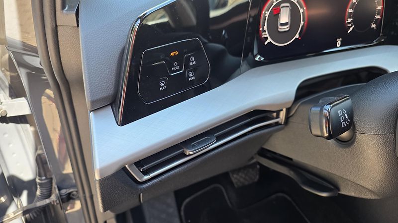 Volkswagen Golf (2025) 1.5 eTSI 85kW Life DSG7 Tažné - fotka 16 z 34