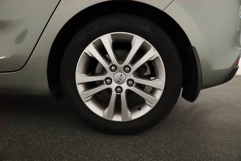 Kia Carens (2013) 1.7 CRDi, nová STK, Tažné - fotka 12 z 18