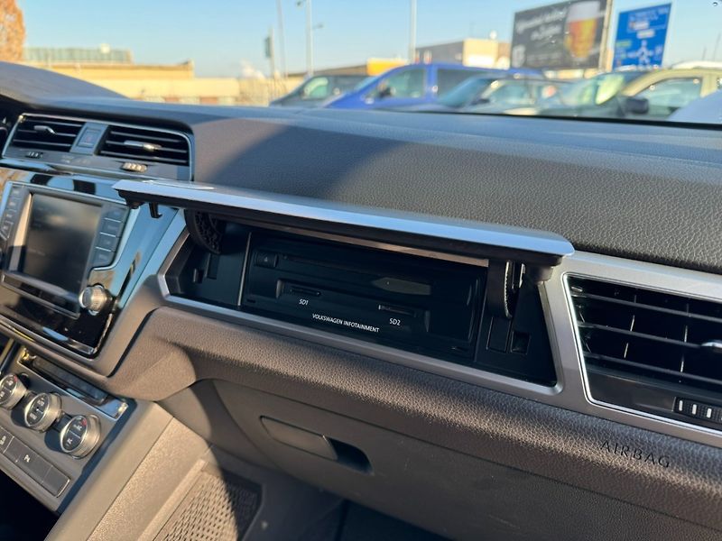 Volkswagen Touran (2016) 1,6 TDI 85 KW STK NAVI TAŽNÉ - fotka 44 z 50
