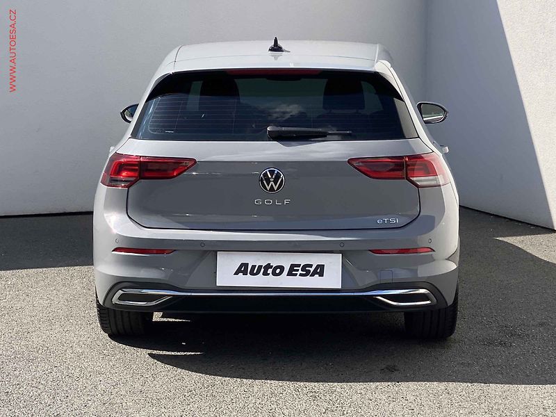Volkswagen Golf (2023) 1.5 TSi, ČR, Style, AT, LED - fotka 5 z 21