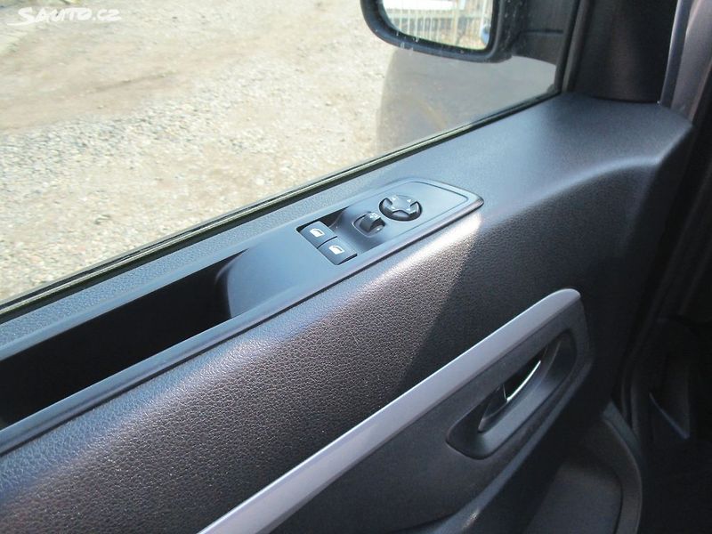 Opel Zafira 2,0HDI-110KW-STK 9/2027 - fotka 18 z 28