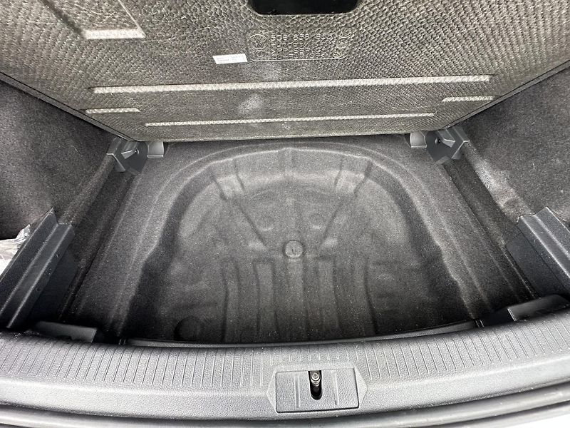 Volkswagen Golf (2019) IQ.DRIVE 1.5TSI110kW 2.Maj. - fotka 34 z 40