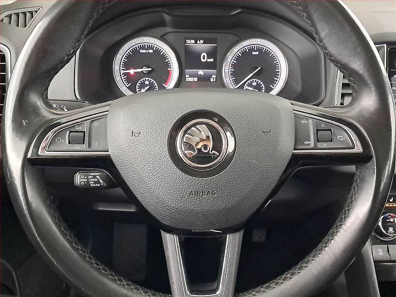 Škoda Karoq (2019) 1.6 TDI, Navi, Tempomat - fotka 19 z 19