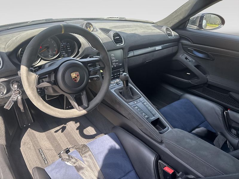 Porsche Cayman GT4 RS - fotka 19 z 30