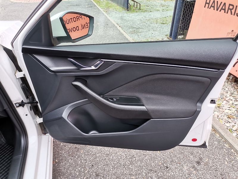 Škoda Kamiq (2020) 1.0TSi 85kw ACC PDC Winter - fotka 17 z 27