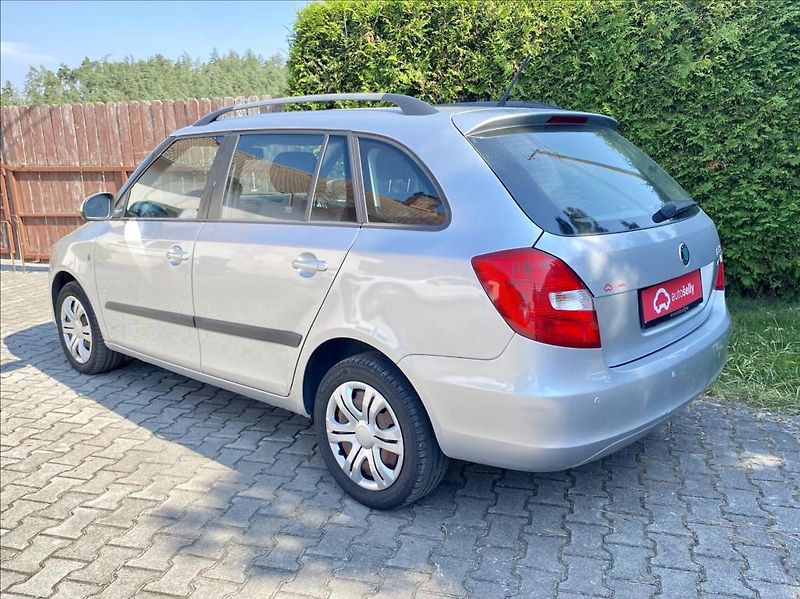 Škoda Fabia 1,6 TDI CR 55kW Active Combi - fotka 3 z 38