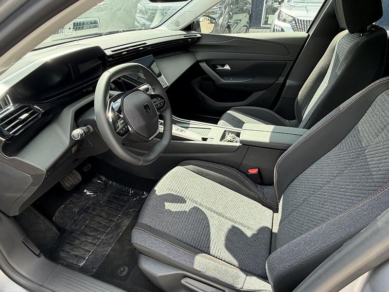 Peugeot 308 (2026) SW STYLE Hybrid 145 e-DCS6 - fotka 9 z 23