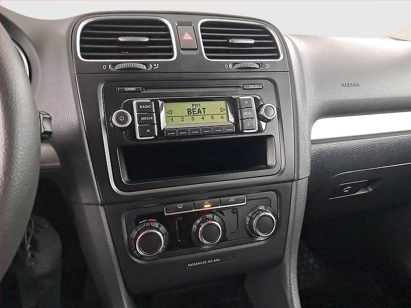 Volkswagen Golf (2009) 1.4 16V - fotka 12 z 15