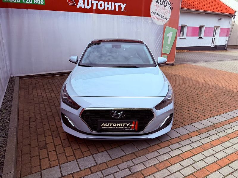 Hyundai i30 1.4 T-GDi Premium Aut., Servis - fotka 2 z 34