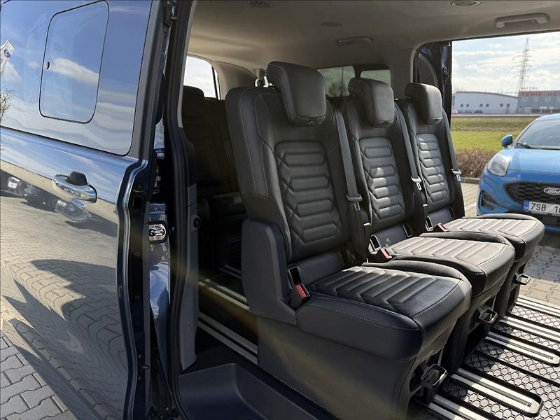 Ford Tourneo Custom 2,0 EcoBlue 125 kW Titanium L2 - fotka 16 z 32