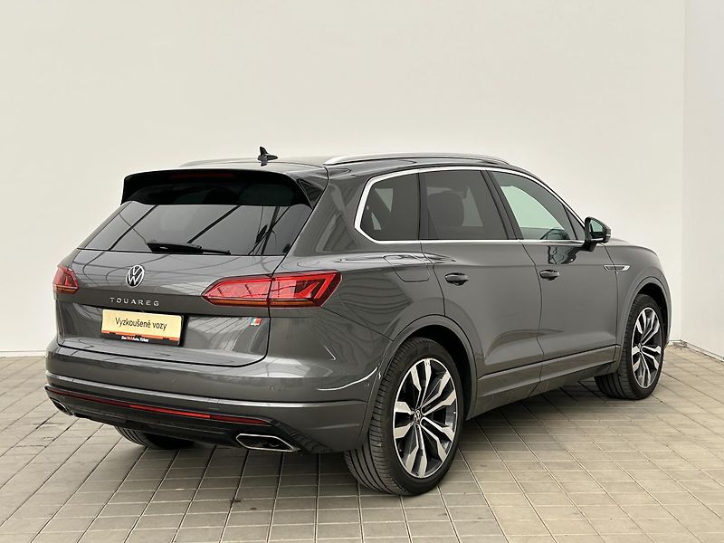 Volkswagen Touareg 3.0 TSI 4x4 R-Line - fotka 2 z 36