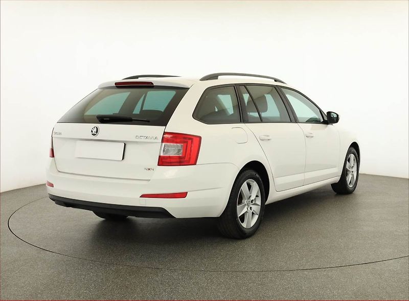 Škoda Octavia (2014) 1.6 TDI, 4X4, Tempomat - fotka 5 z 17