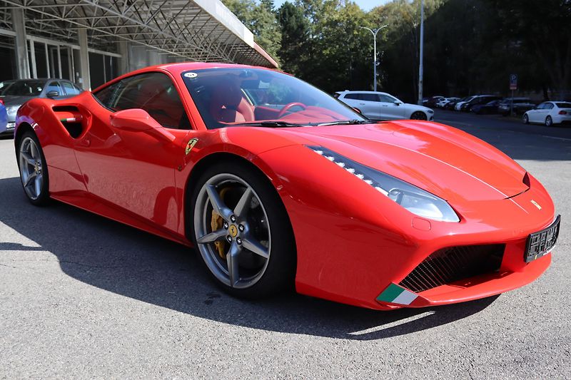 Ferrari 488 (2019) 488 GTB | 1. Majitel | ČR  - fotka 8 z 75