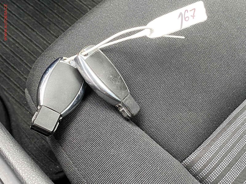 Mercedes-Benz Třídy A (2016) 1.6i A180, Navi, AC, tažné - fotka 17 z 17