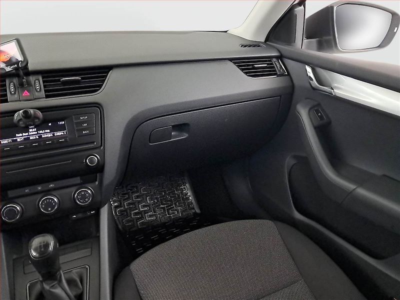 Škoda Octavia (2014) 1.6 TDI, ČR,1.maj - fotka 8 z 15