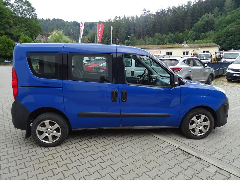Fiat Dobló (2011) 1.3 JTD 66kw MAN5 - fotka 10 z 24