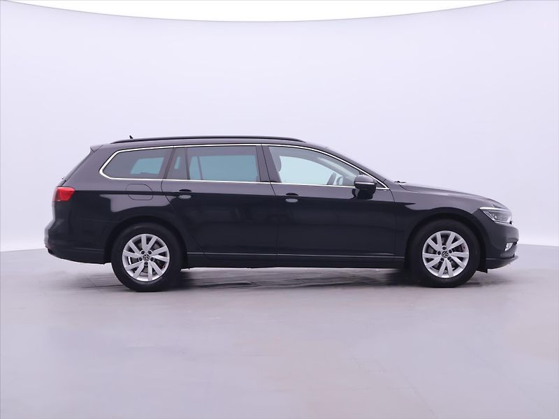 Volkswagen Passat 2,0 TDI 110kW DSG Matrix DPH - fotka 8 z 39