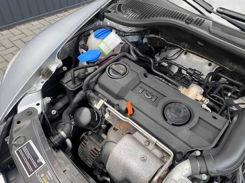 Škoda Octavia 1.4 TSI 90kW -ELEGANCE-PDC-ALU - fotka 44 z 44