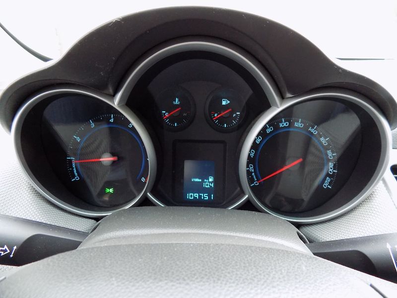Chevrolet Cruze (2011) 1.8i/16V/Klimatizace/ČR/ - fotka 27 z 31