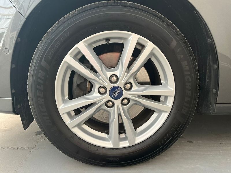 Ford Galaxy (2023) 2.5 HEV Titanium 7míst - fotka 47 z 69